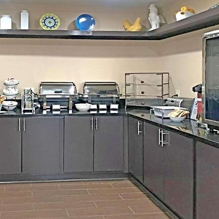 Rodeway Inn & Suites O'Fallon Eksteriør billede
